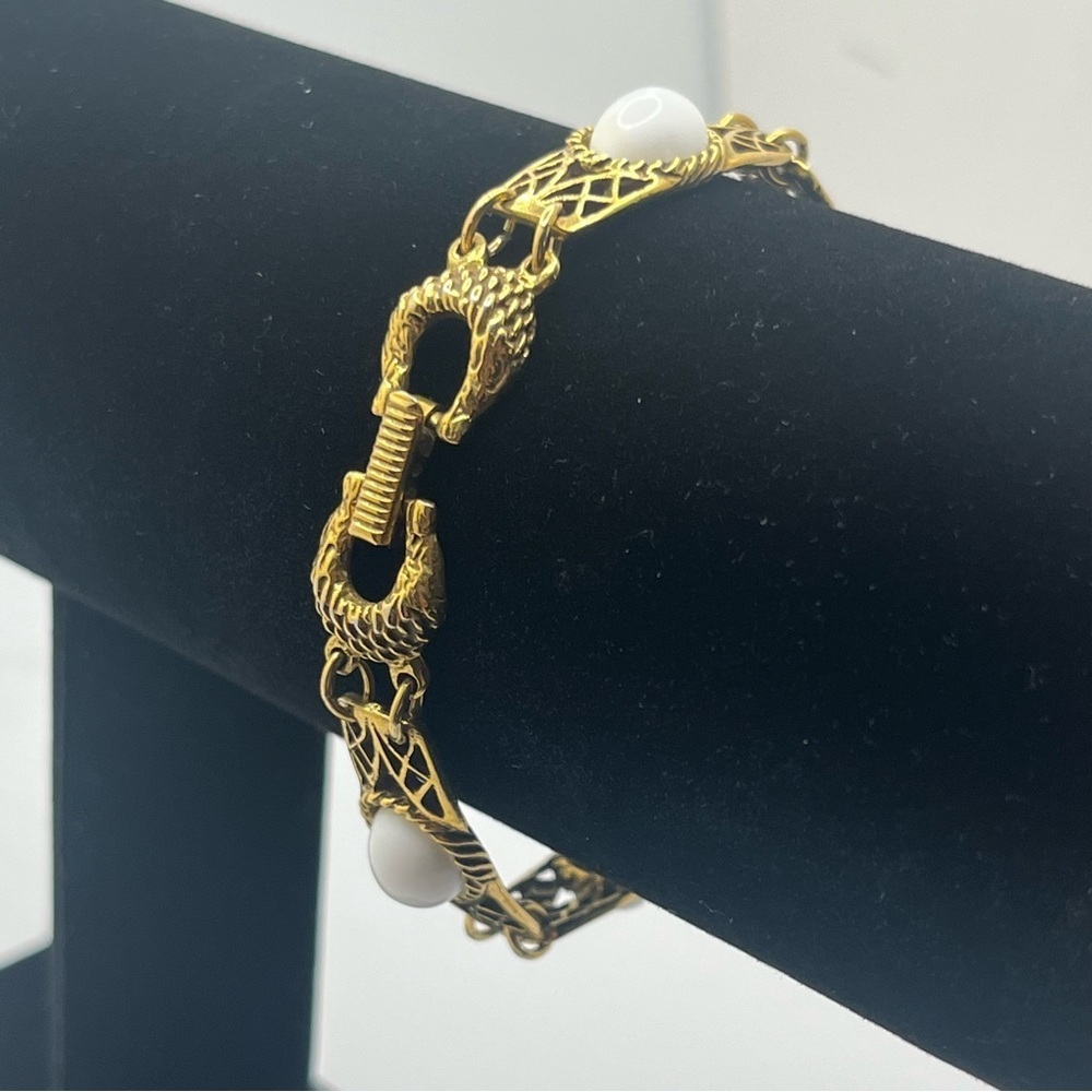 Goldette NY vintage white lucite gold tone link bracelet - Picture 2 of 6